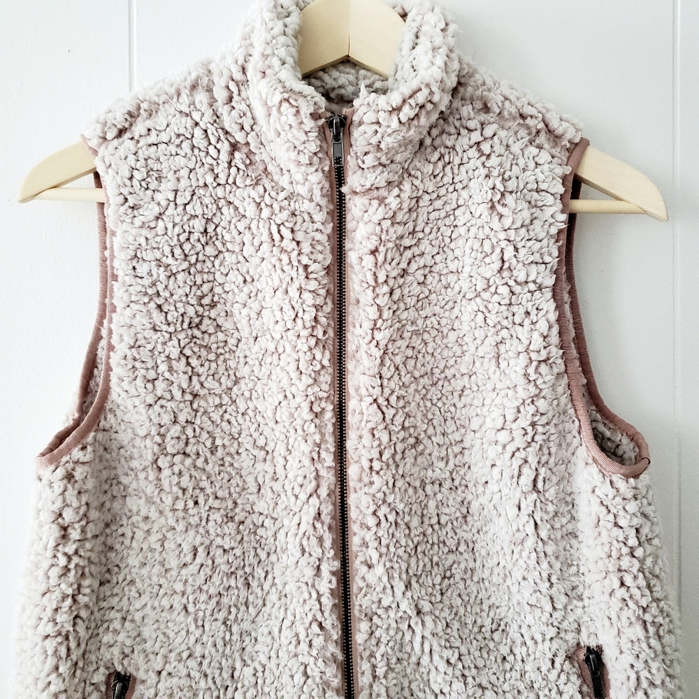 Cozy sherpa vest🐑